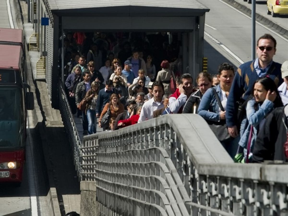 Persisten cuestionamientos a licitación de buses de Transmilenio