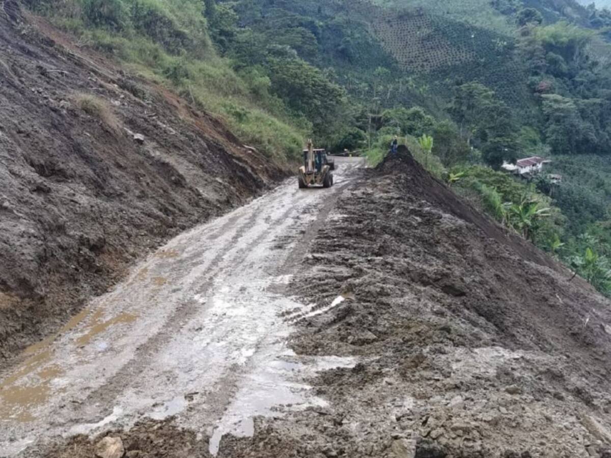 Compleja situación vial al oriente de Caldas