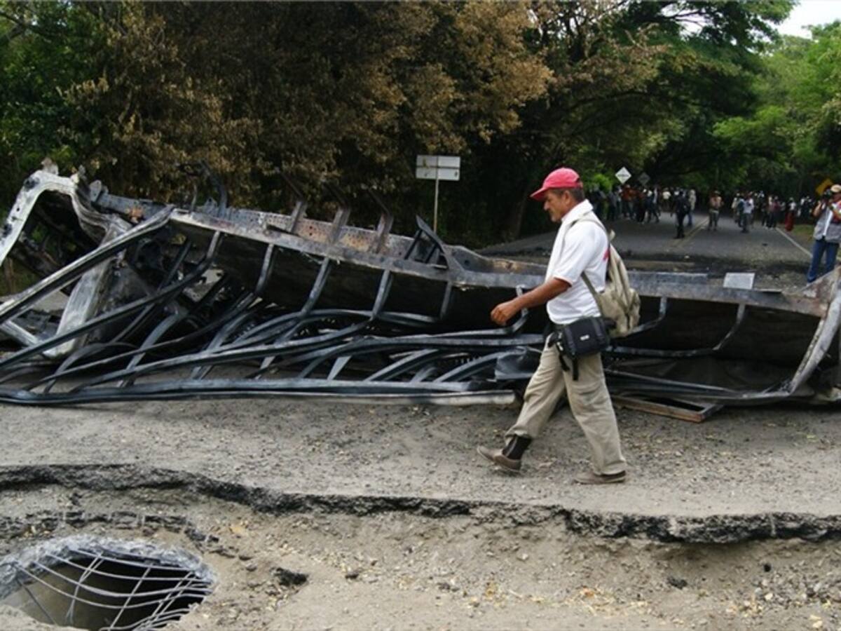 Alcalde de Bucaramanga y concejal Mora debaten soluciones al mal estado de la malla vial
