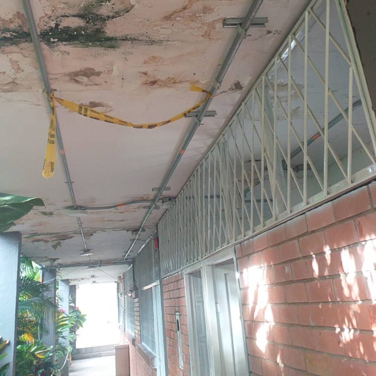 Padres de familia denuncian daños de infraestructura en colegio de Floridablanca