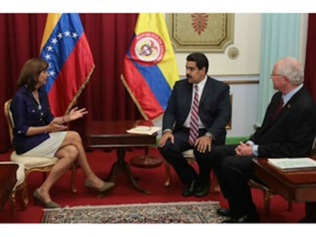 Canciller colombiana se reunió con Nicolás Maduro