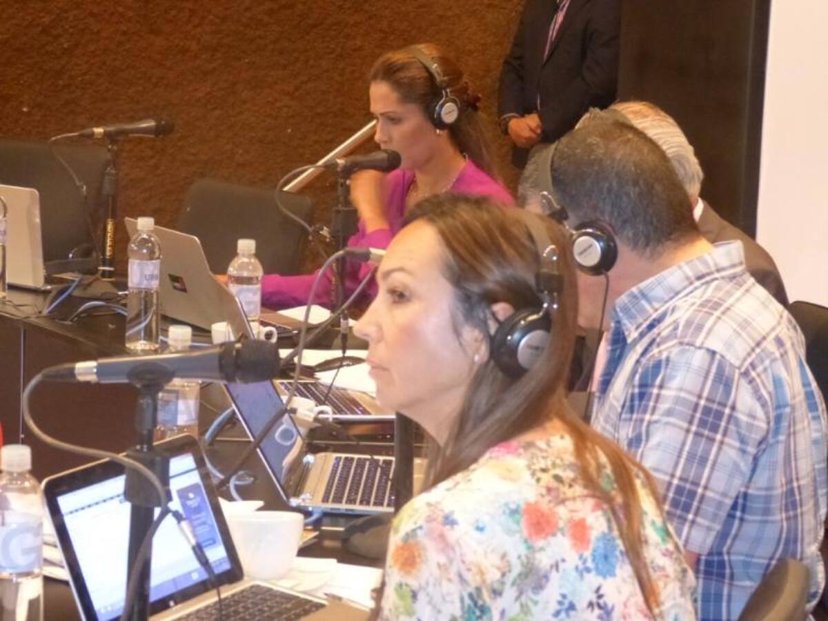 Darío Arizmendi y su equipo desde la ciudad más innovadora del mundo, mostrando lo mejor de Antioquia y sus gentes. Foto: Caracol Radio.