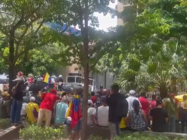 Sindicatos y docentes realizaron plantón en Barranquilla. Foto: WRadio.