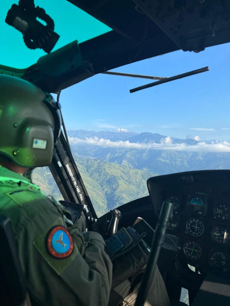 La Fuerza Aérea Colombiana sobrevuela los municipios que hacen parte del área de influencia del volcán Nevado del Ruiz.