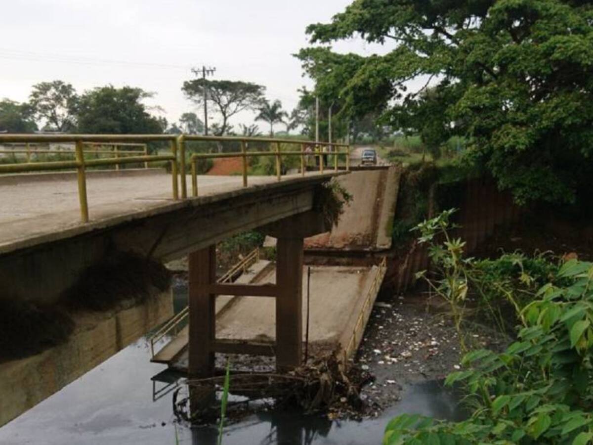 Colapsó puente peatonal de Homiguero- Navaro
