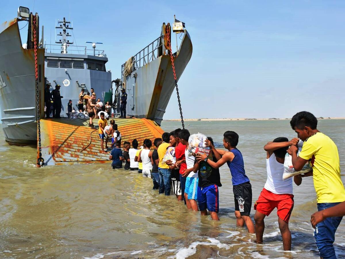 25 mil litros de agua fueron transportados desde Cartagena a la Guajira