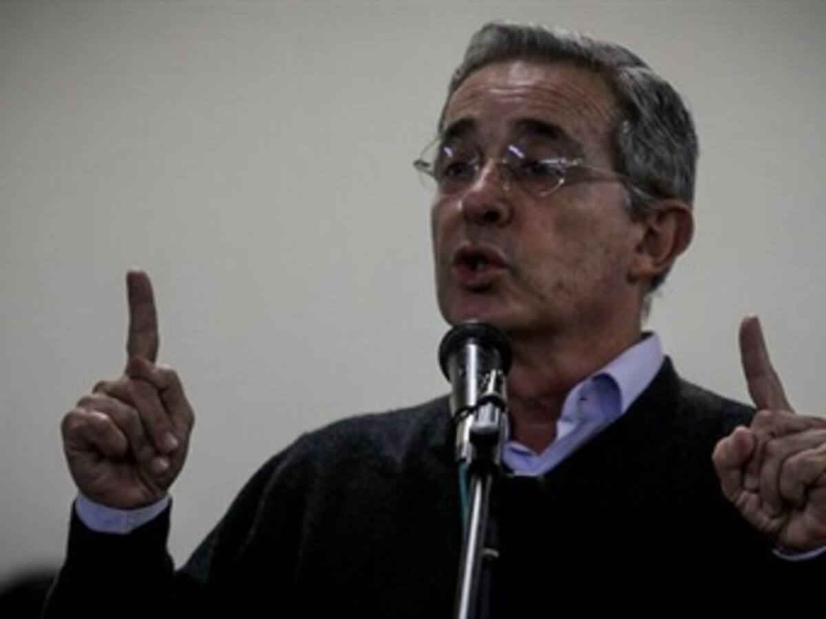 Nunca acudo a las instituciones con interés politiquero: Álvaro Uribe