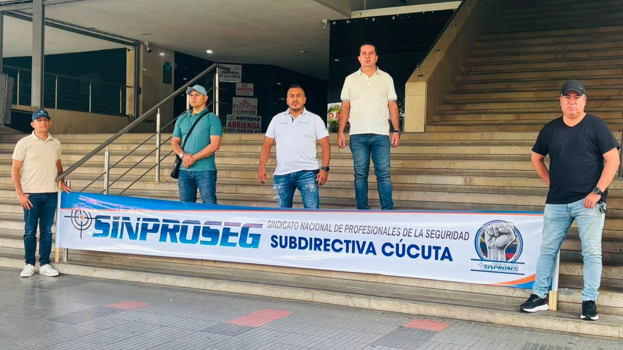 Escoltas de la UNP protestan en Cúcuta por cambios en la contratación. / Foto: Cortesía.