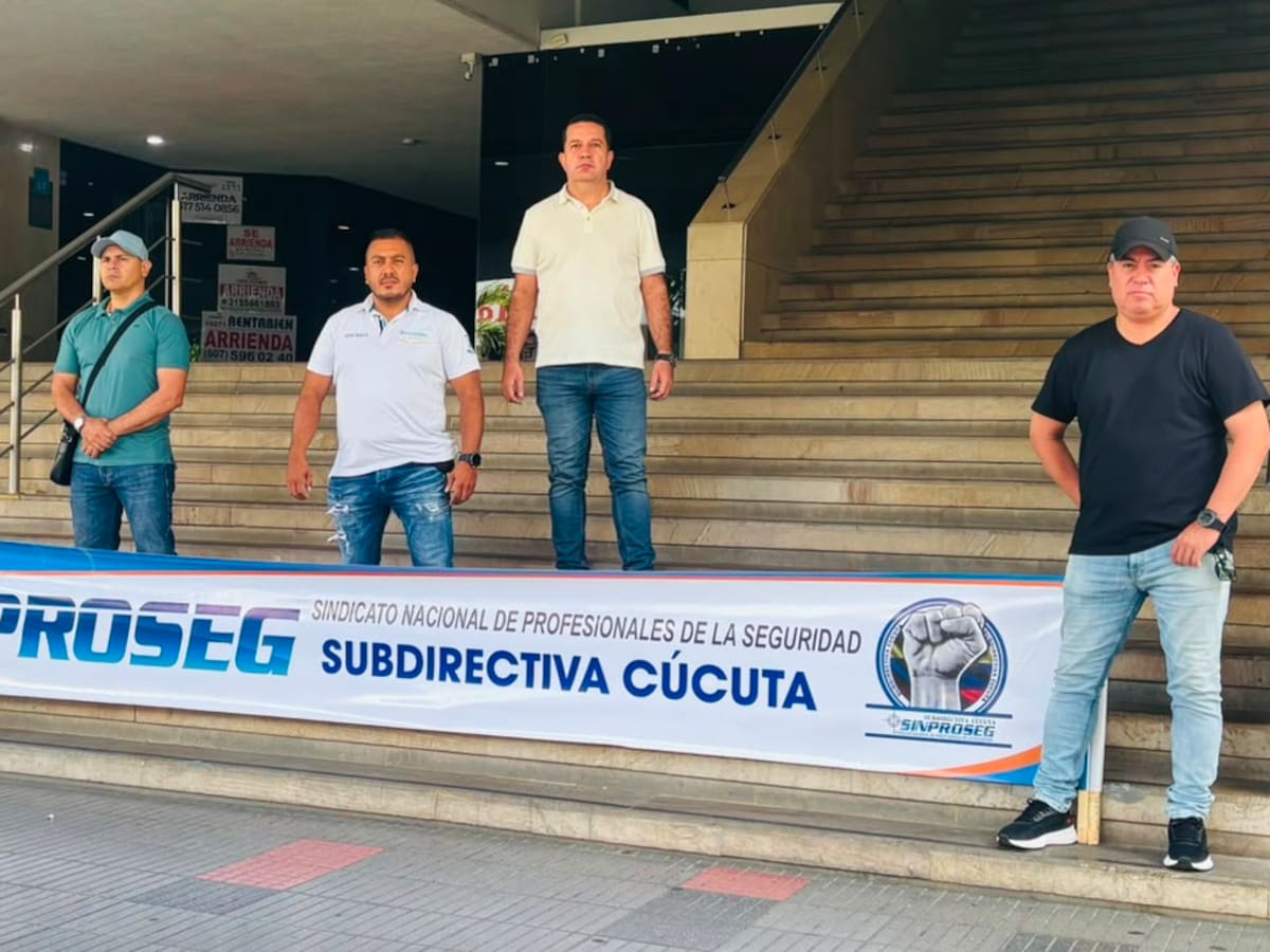 Escoltas de la UNP protestan en Cúcuta por cambios en la contratación