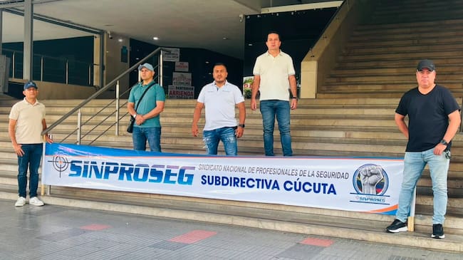 Escoltas de la UNP protestan en Cúcuta por cambios en la contratación. / Foto: Cortesía.