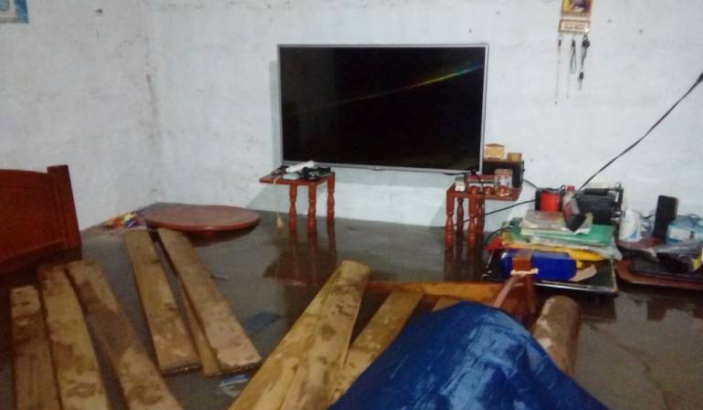 Inundaciones en La Dorada por fuerte aguacero