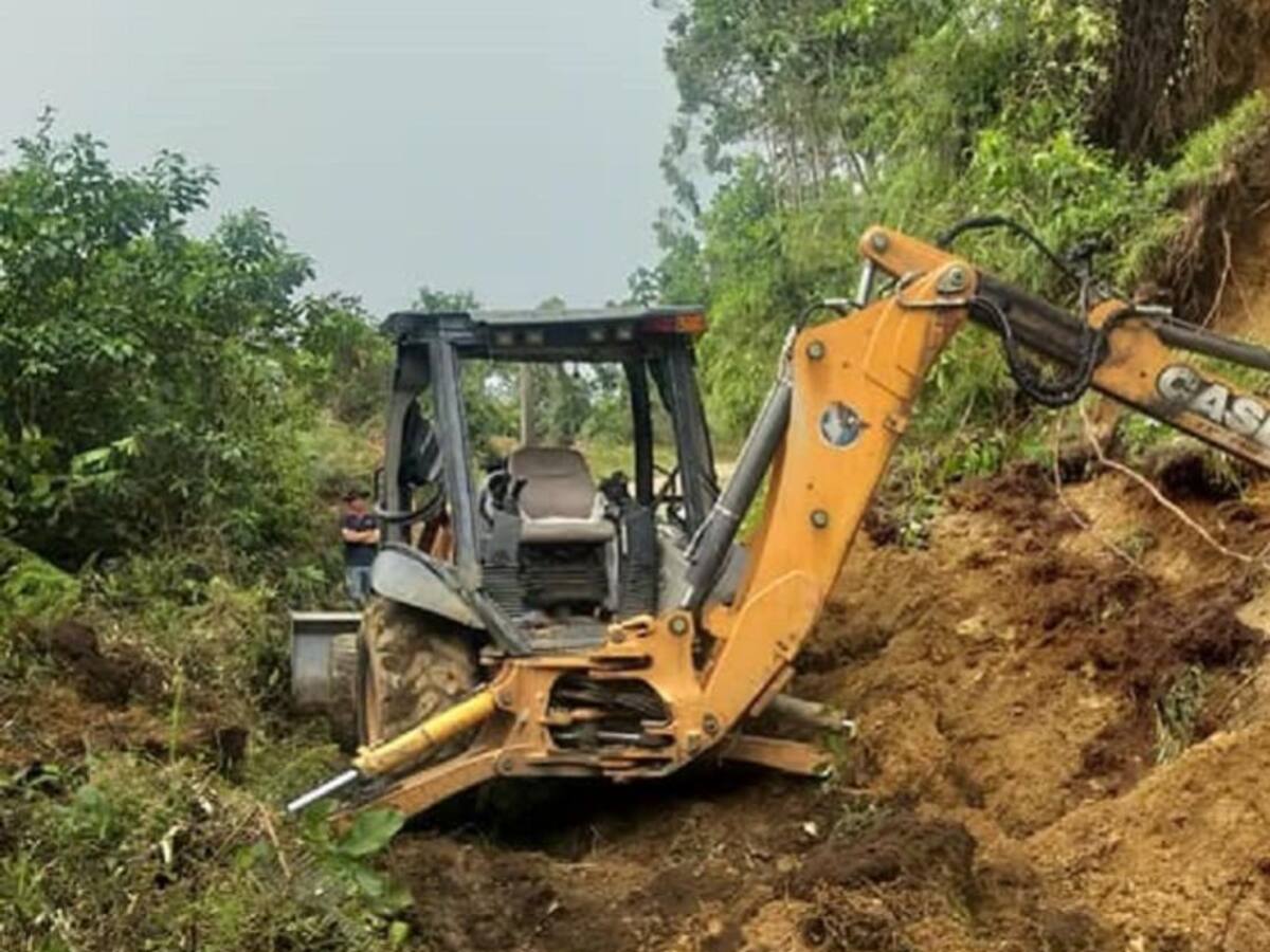 Rescantan cuerpo de joven arrastrado por creciente del río Debaratado