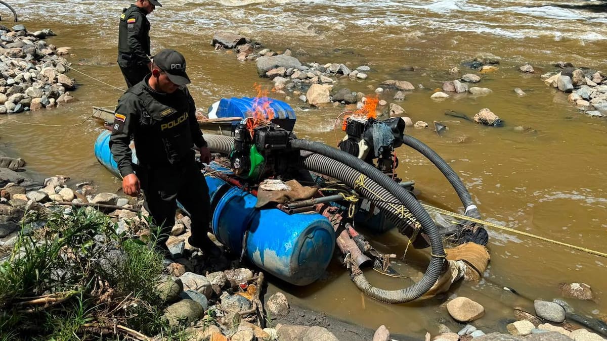 Cinco capturados y equipos destruidos dejan operativos contra minería ilegal en Girardota y Barbosa