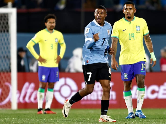 Nicolas de la Cruz festeja su gol ante Brasil por las Eliminatorias al Mundial 2026