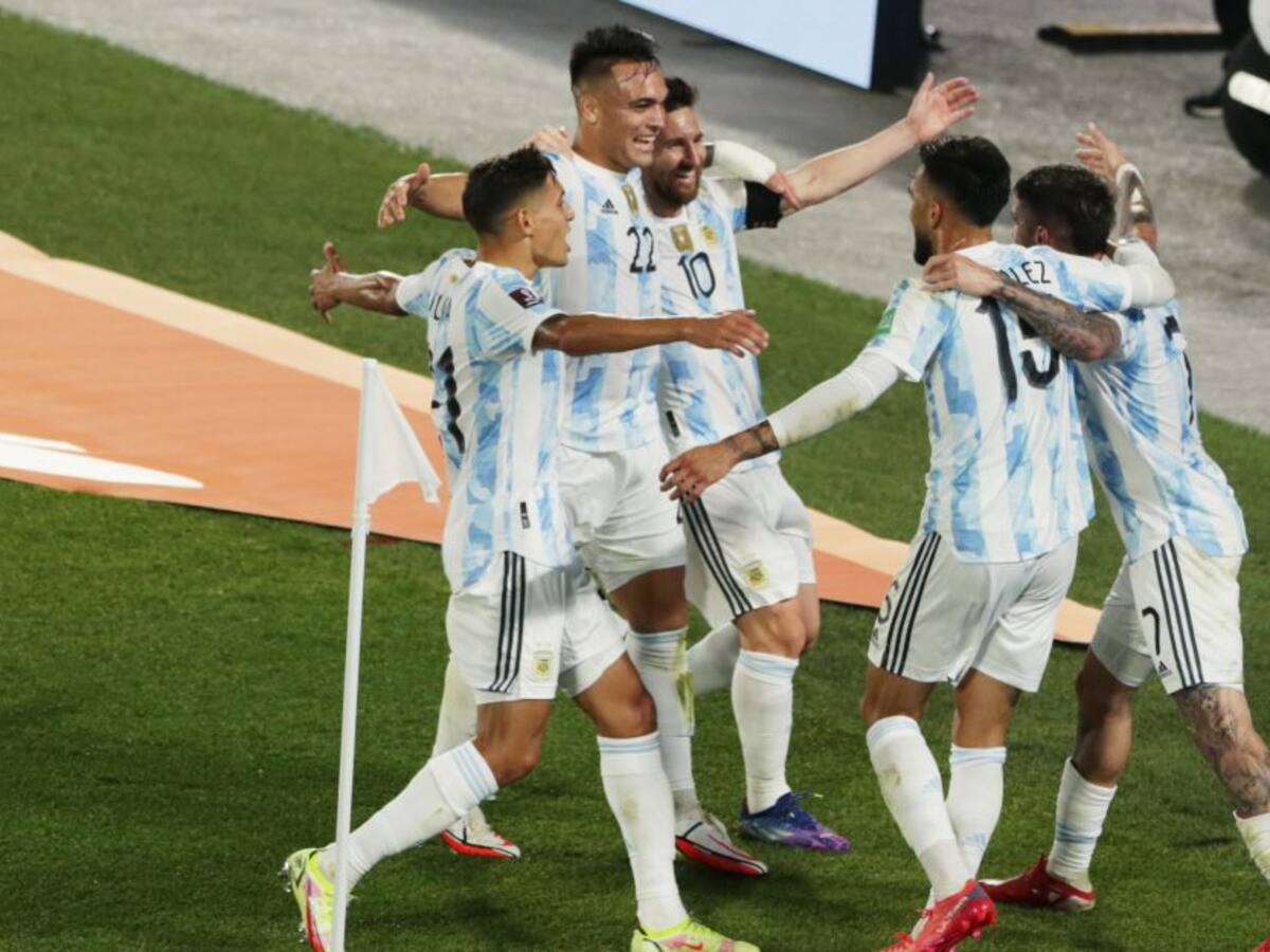Argentina ganó el 'Clásico del Mar del Plata' y se consolidó como segundo