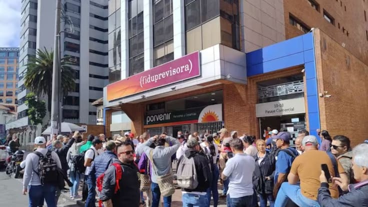 Maestros en Caldas denuncian incumplimientos en los servicios de salud y retrasos en pagos