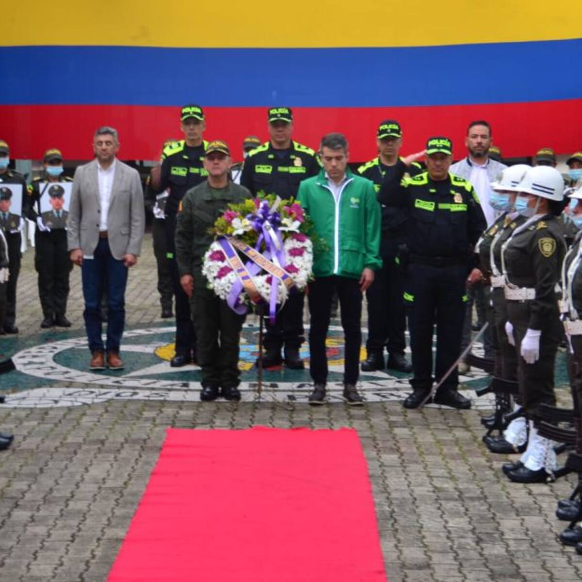 La comunidad los quiere, les agradece y los apoya: Fenalco a la Policía