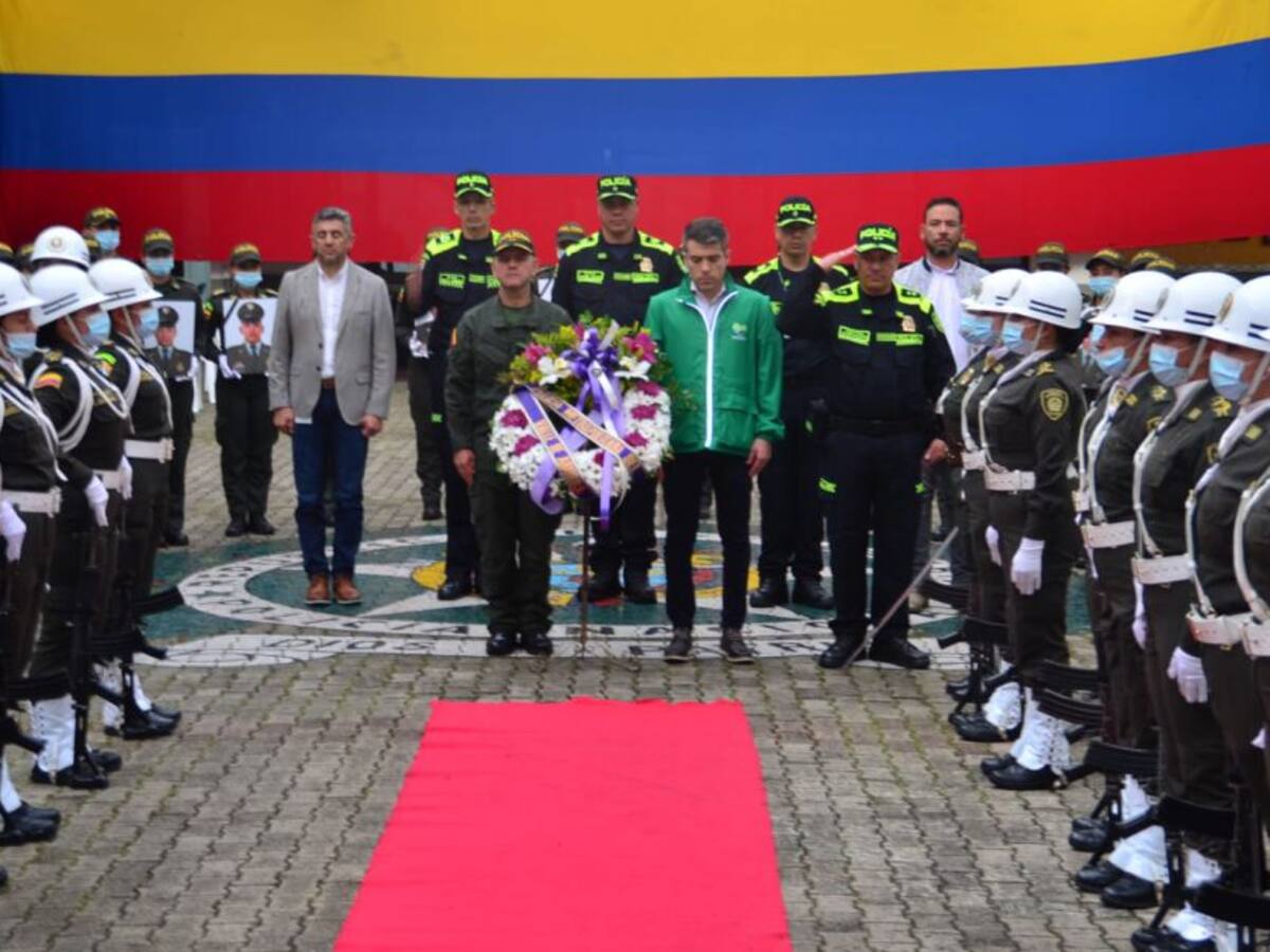 La comunidad los quiere, les agradece y los apoya: Fenalco a la Policía