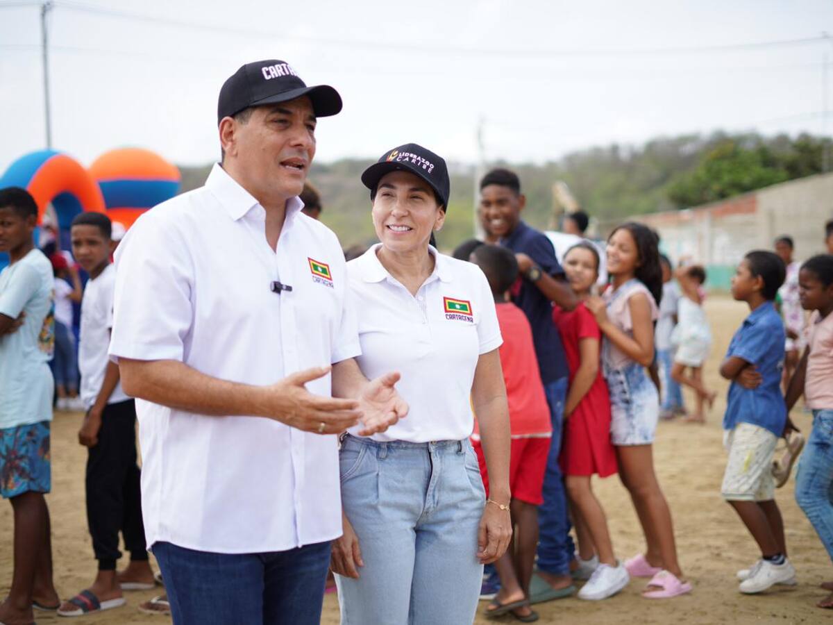 En Manzanillo celebraron Día del Niño con Liliana Majana y Dumek Turbay
