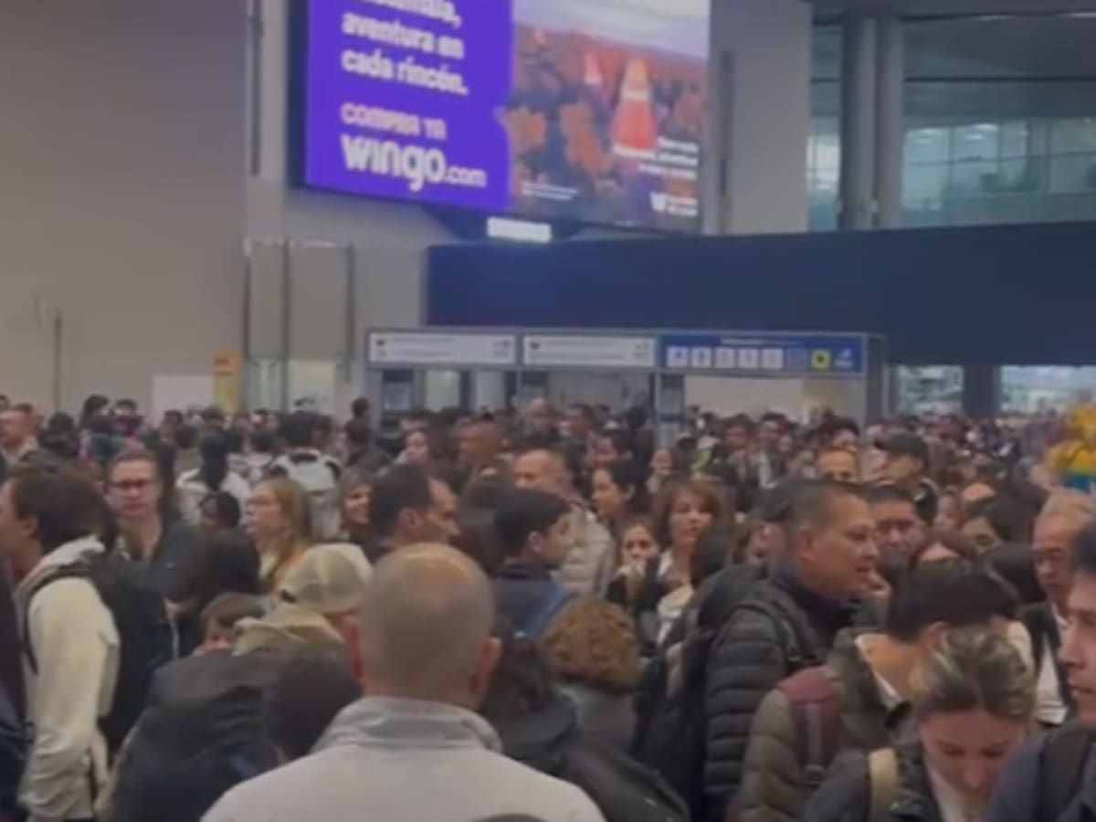 Largas filas en Aeropuerto el Dorado por demoras en Migración: pasajeros denuncian pérdida de vuelos