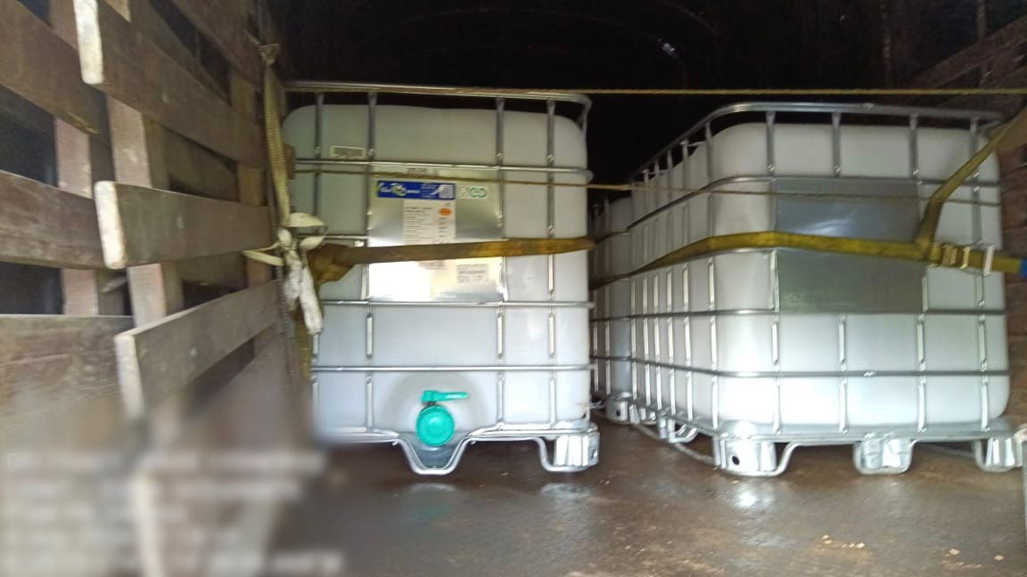 Combustible incautado en Puerto Berrío, Antioquia. Foto: Brigada 14.