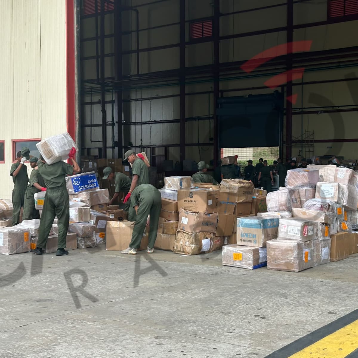 Así es el hangar en el aeropuerto de Maiquetía, Venezuela, a donde llegan las ayudas humanitarias