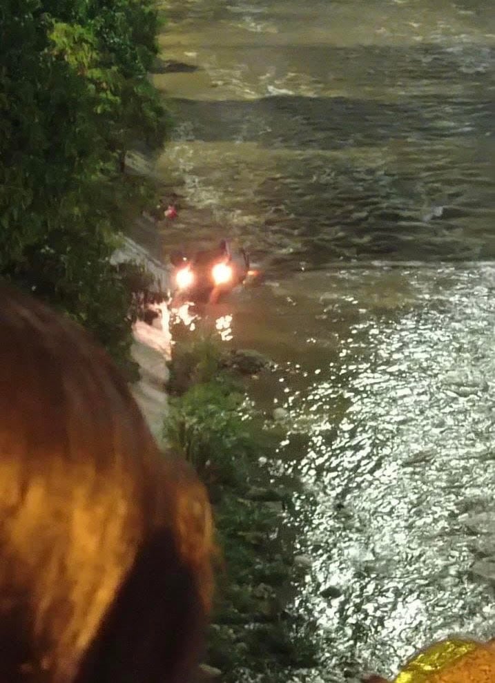 La emergencia ocurrió en medio de un fuerte aguacero. Foto: Denuncias Antioquia.