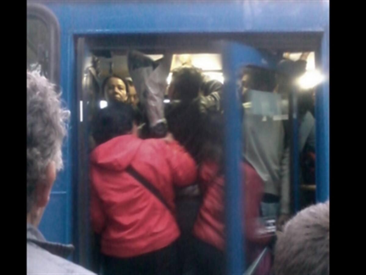 En fotos: Twitteros reportan colapso en Transmilenio
