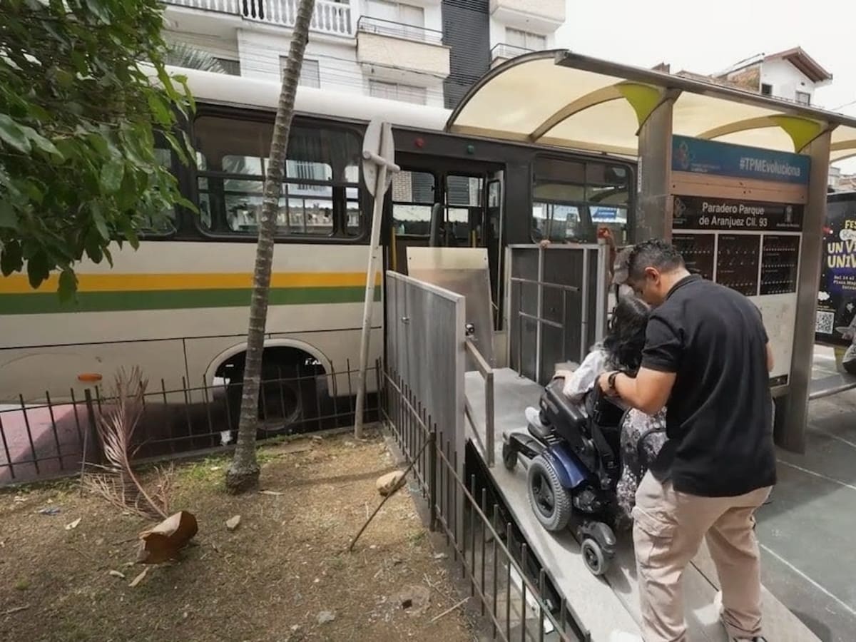 Nuevas plataformas en paraderos de Medellín facilitarán el transporte a personas con discapacidad