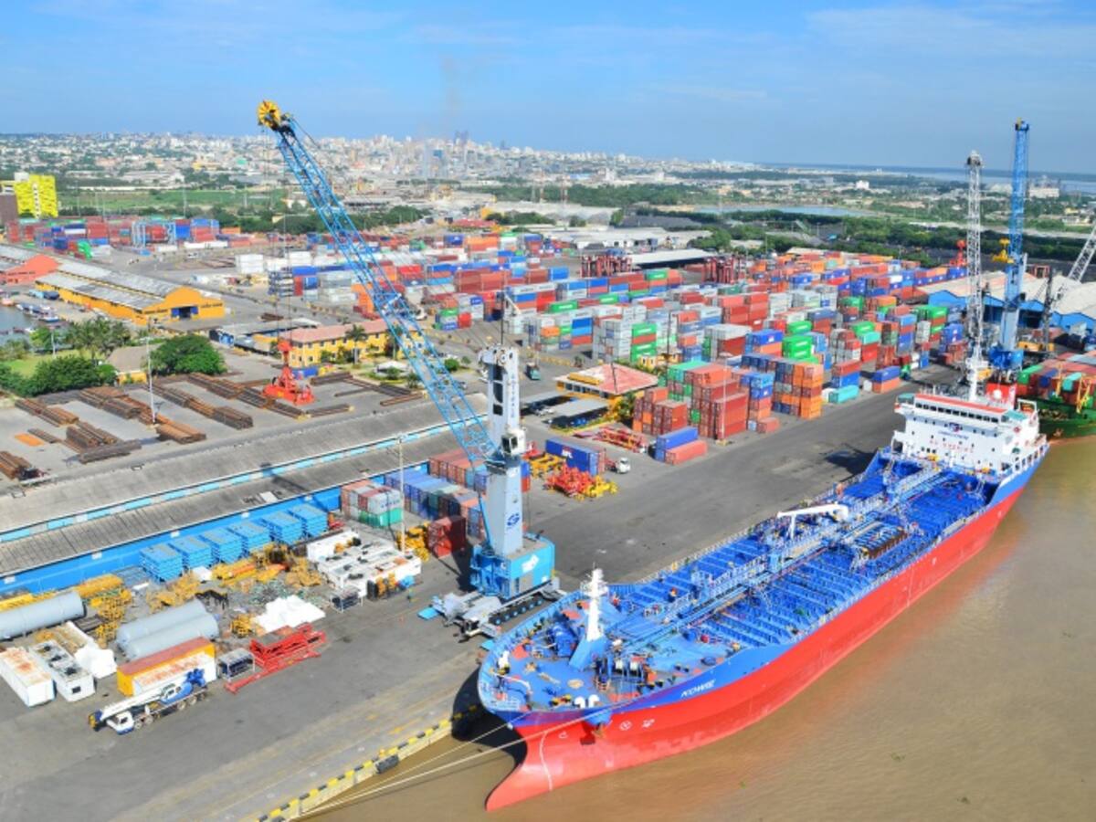Llegó la draga al puerto de Barranquilla