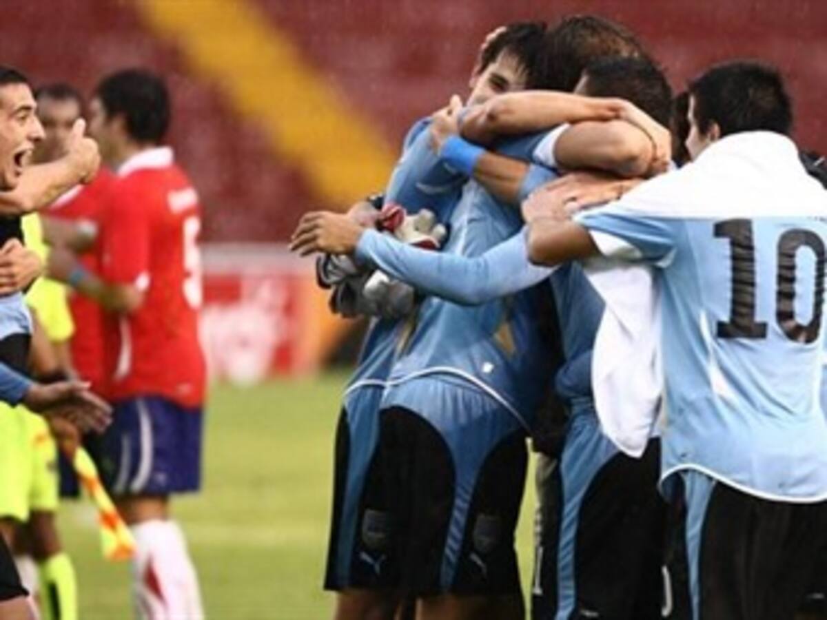 Uruguay venció a Chile y se acerca al Mundial de Turquía