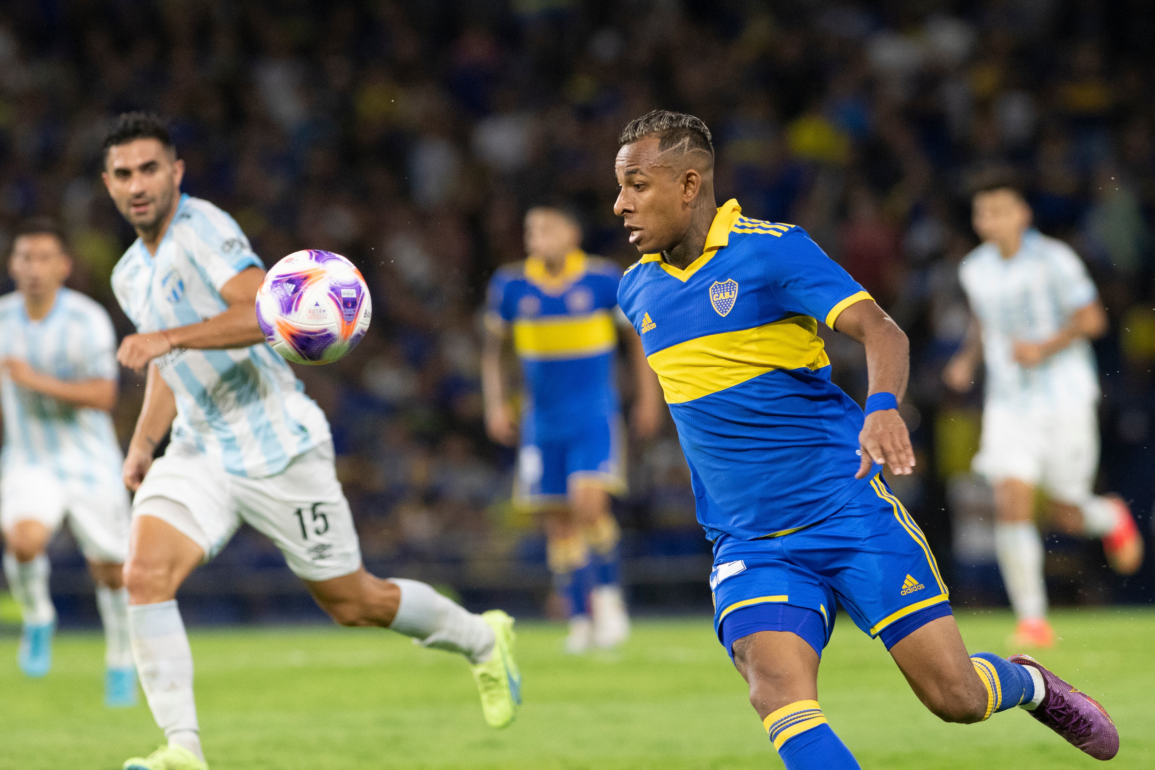 Sebastián Villa, el mejor gambeteador colombiano según el CIES. (Photo by Manuel Cortina/SOPA Images/LightRocket via Getty Images)