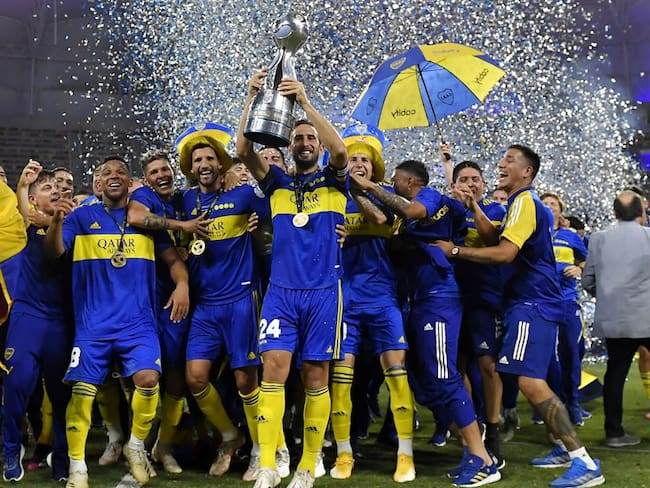 Los jugadores de Boca Juniors festejan con su cuarto título de la Copa Argentina.