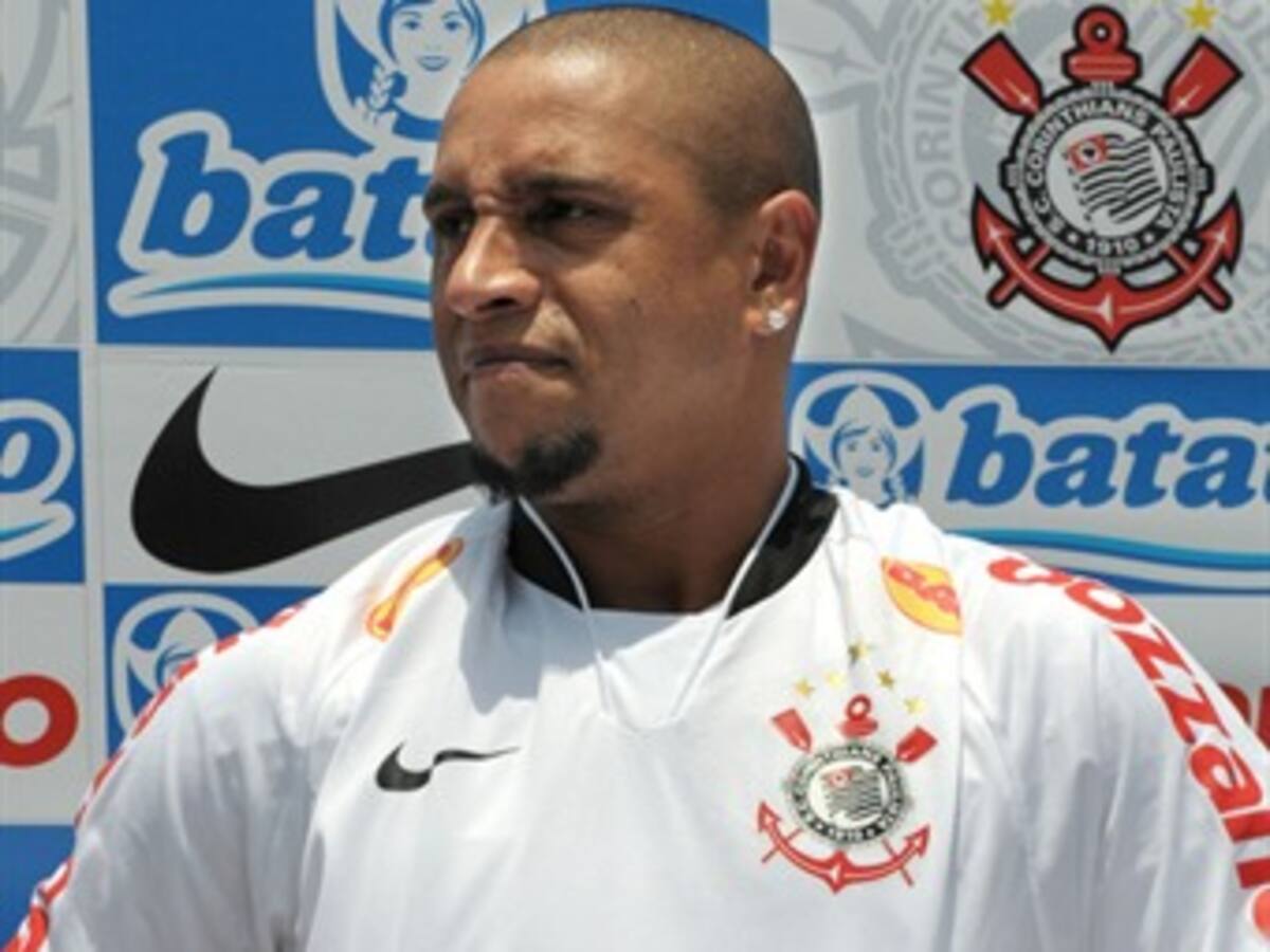 Equipo ruso interesado en Roberto Carlos