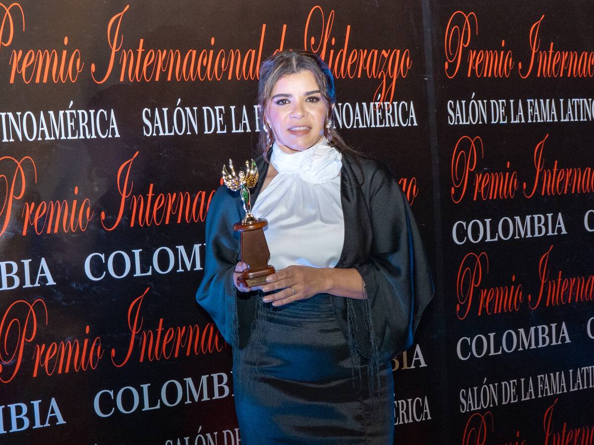 Directora de Fundación SerSocial, recibe el Premio Internacional de la Mujer