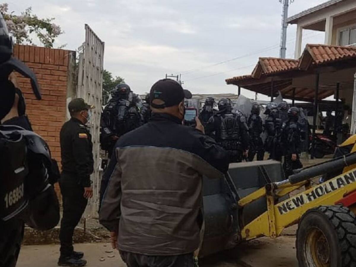 Operativo para desalojar varias familias del barrio Palomitas