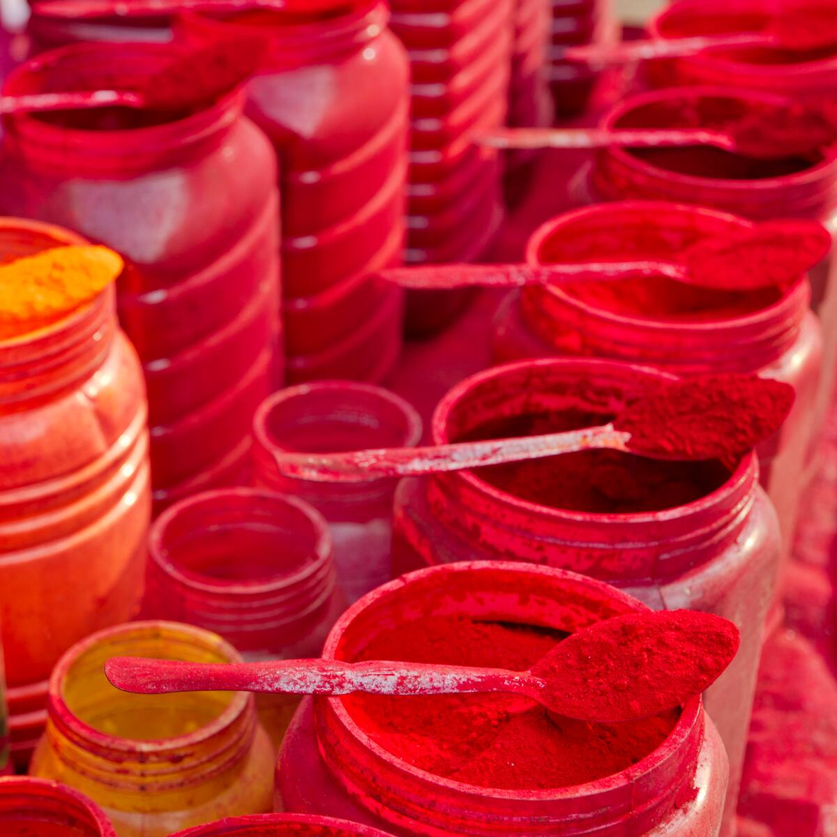 Estados Unidos prohíbe un colorante rojo que causaría cáncer y que es utilizado en alimentos
