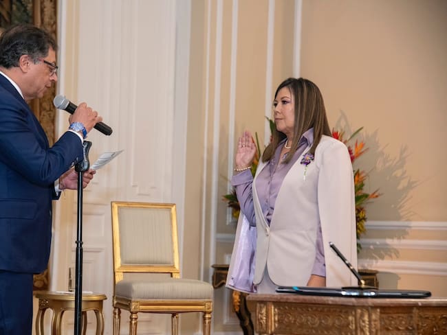 El presidente Gustavo Petro posesionó a Luz Adriana Camargo como nueva fiscal general de la Nación (Foto: Presidencia)