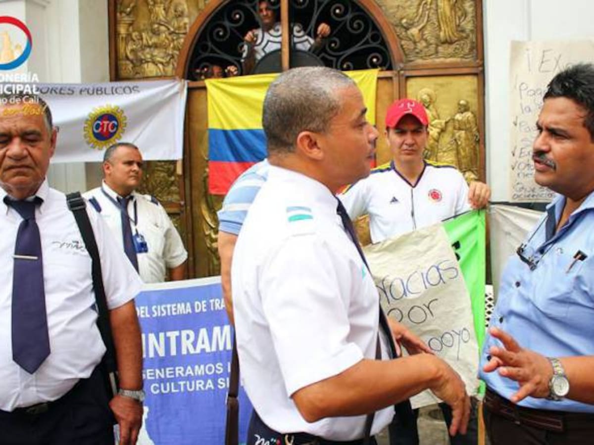 Se instala Mesa de Diálogo ante toma Catedral por conductores de Unimetro