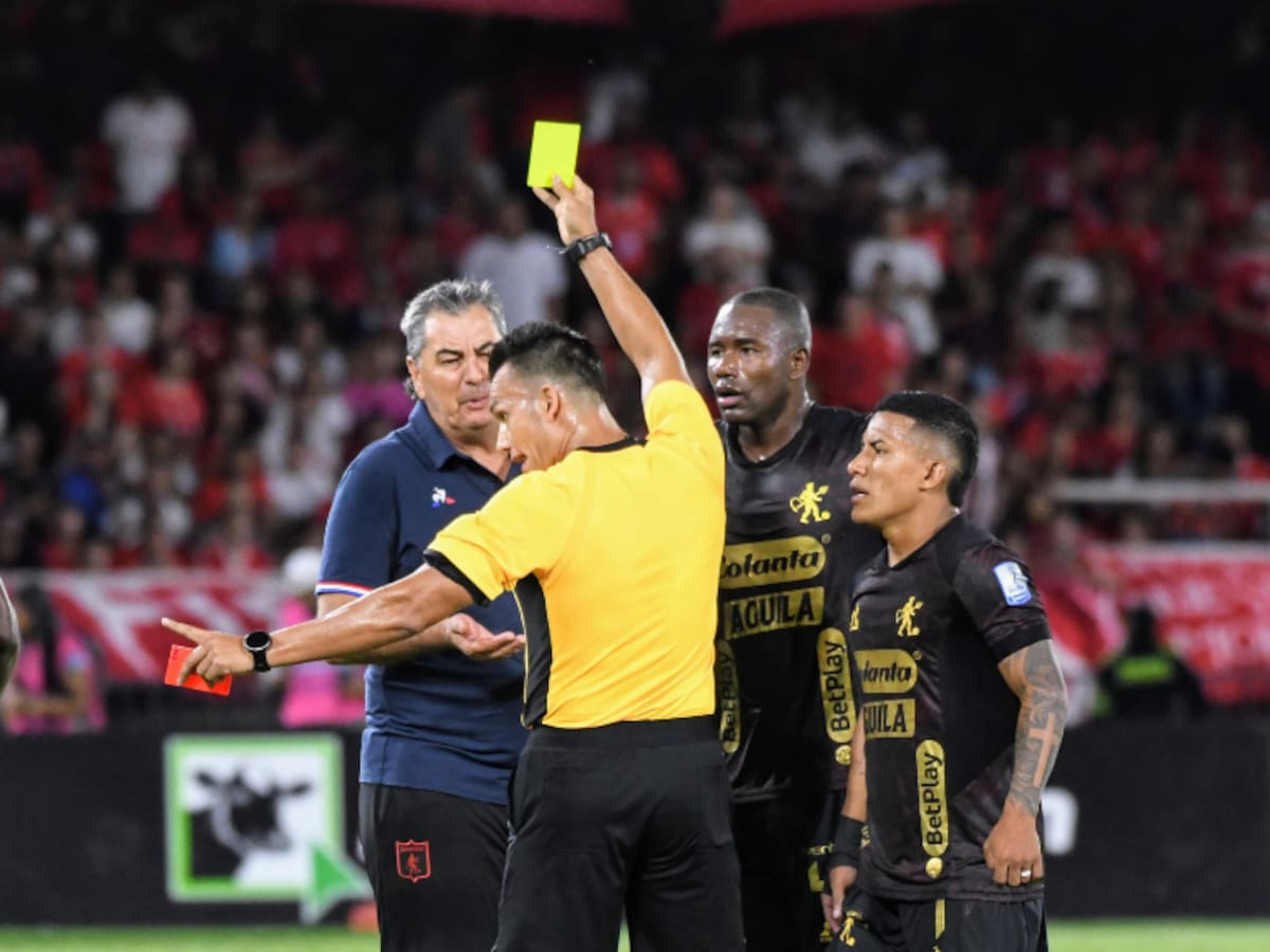 Técnico del América recibe dura sanción antes de los cuadrangulares ¿De qué se trata?