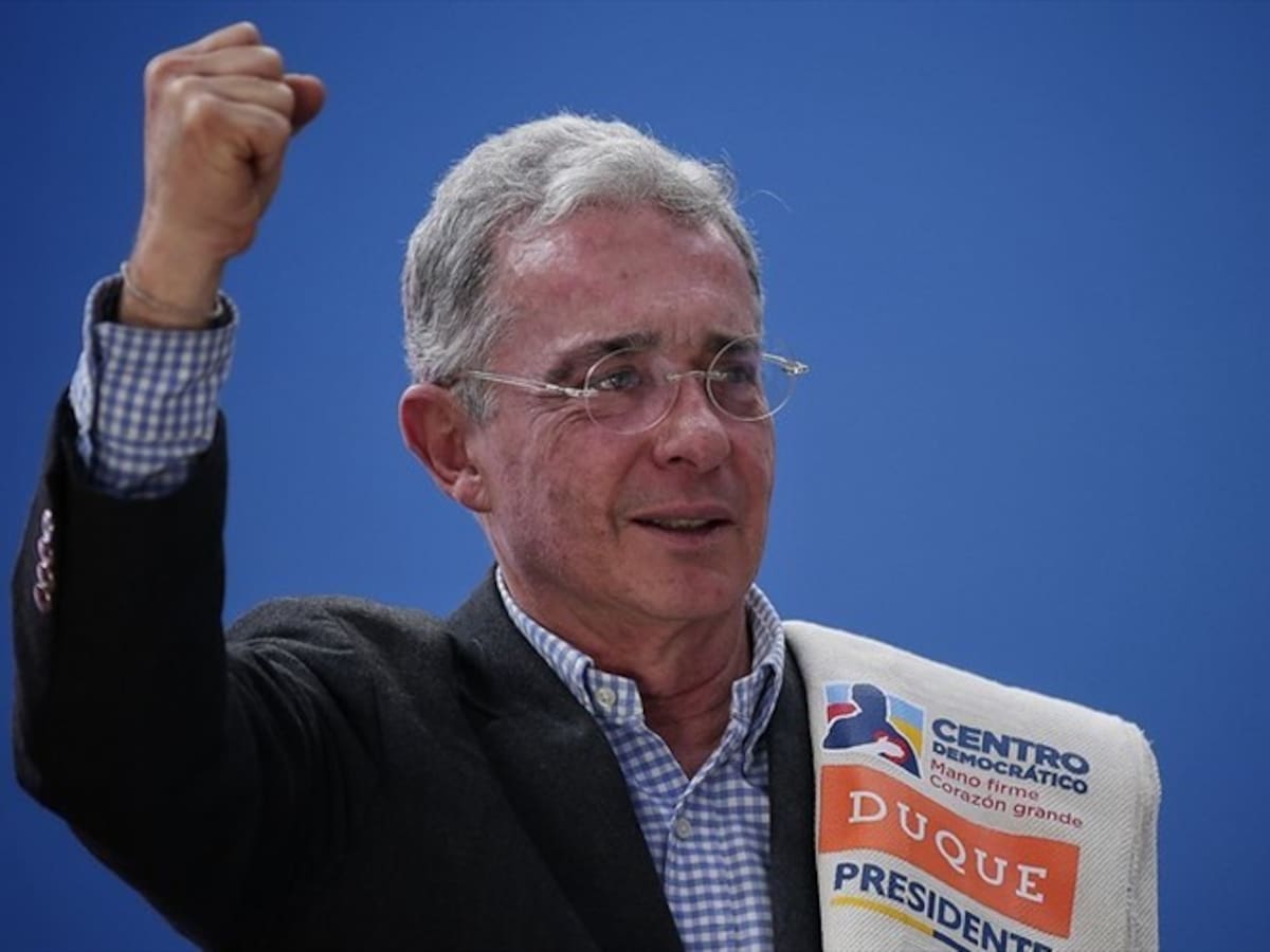 Álvaro Uribe deja entrever que no será presidente del Senado