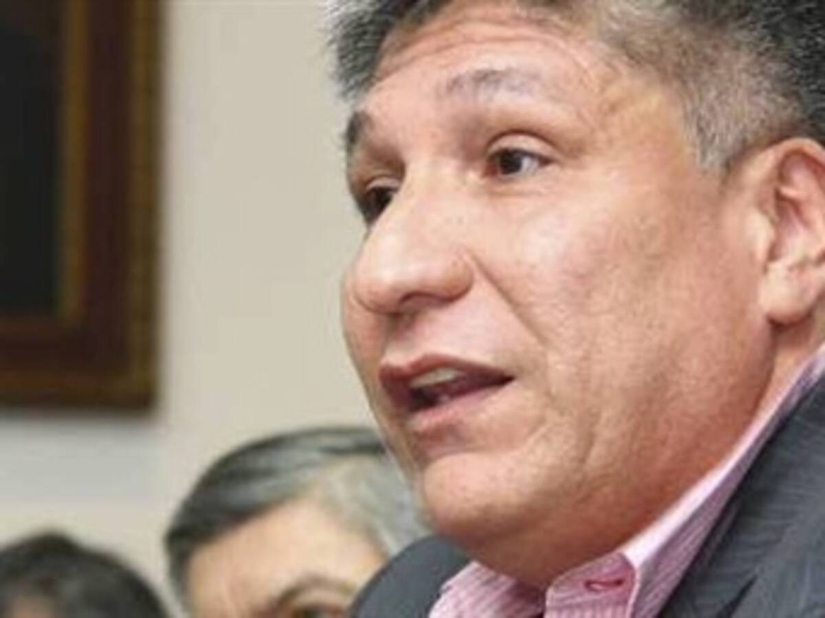“Gobierno no puede detener ofensiva a Farc si no dejan de atacar población”