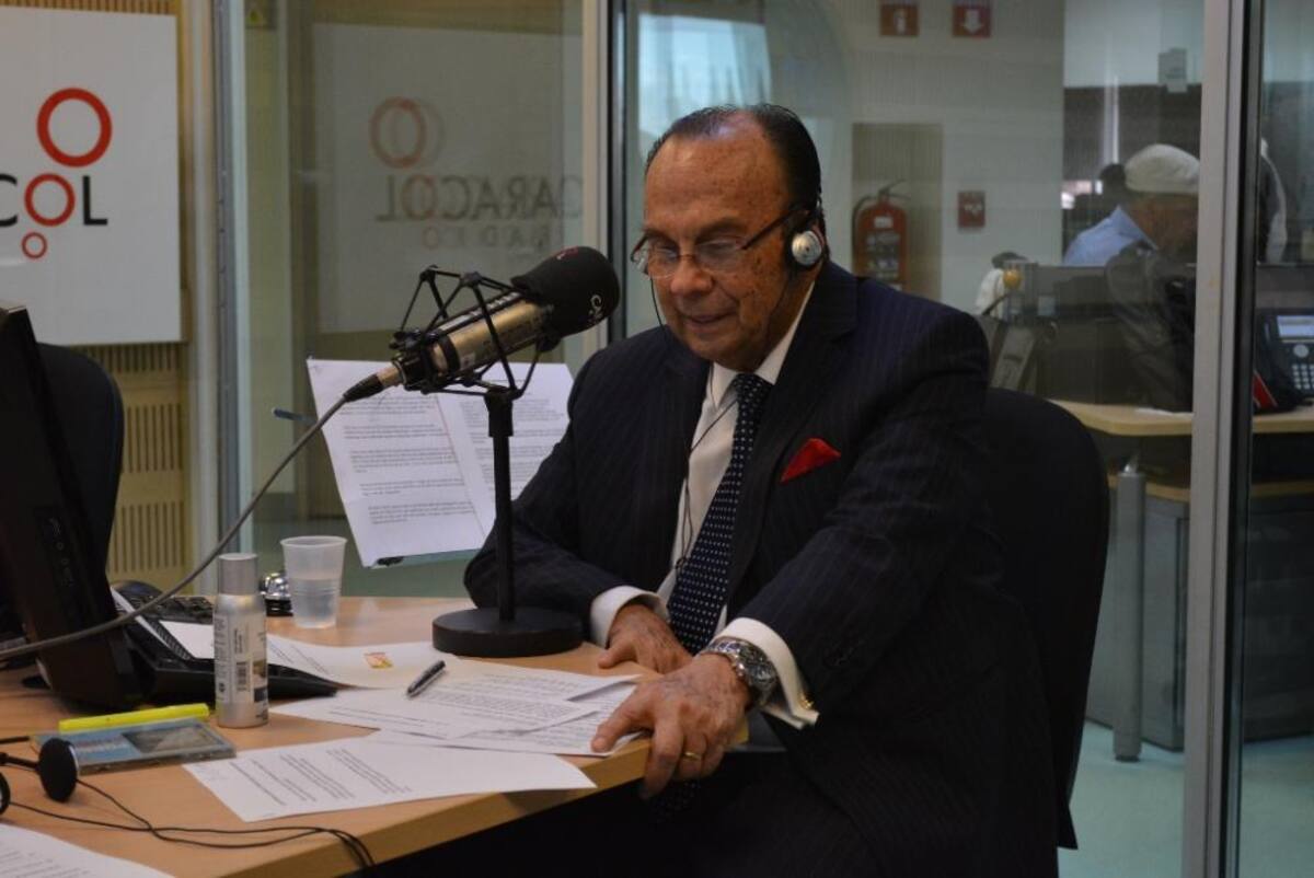 El ídolo de la radio se despide de La Luciérnaga pero continúa con sus comentarios deportivos en El Pulso del Fútbol. #GraciasPelaez