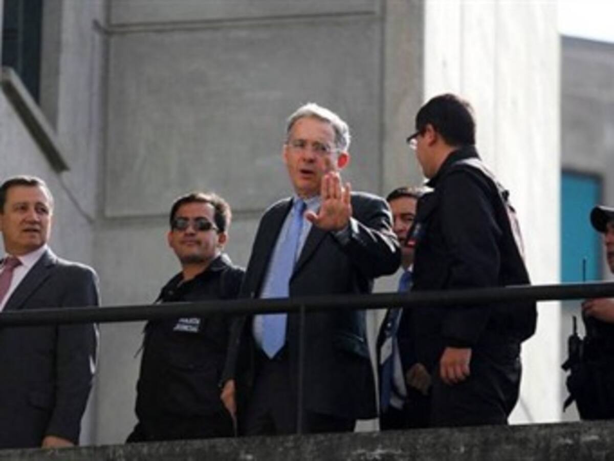 Uribe dice que sí tiene pruebas, que son serias y verificables