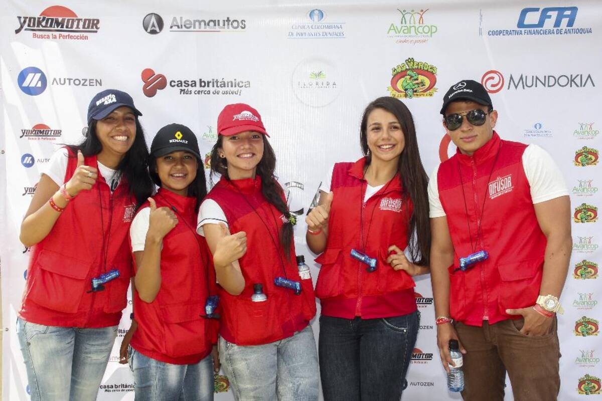 Caracol Radio estuvo en el desfile de autos clásicos y antiguos en la Feria de las Flores