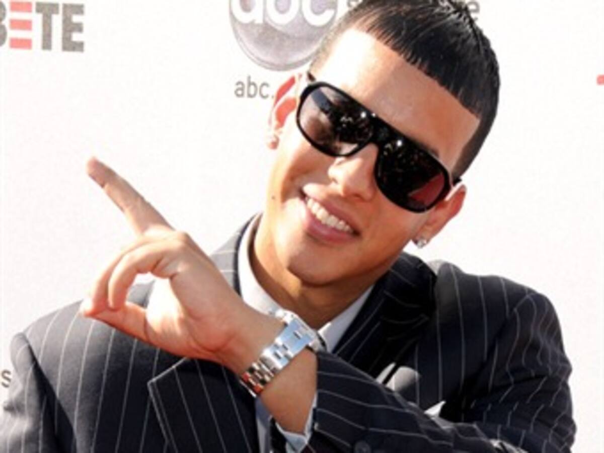 Daddy Yankee, Wisin y Yandel y Dulce María en la entrega de Premios Juventud
