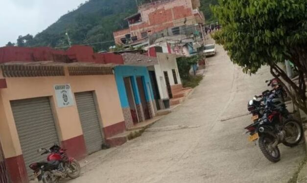 Las comunidades de zonas de la Sierra Nevada solicitan el mejoramiento de vías terciarias y de sus territorios.