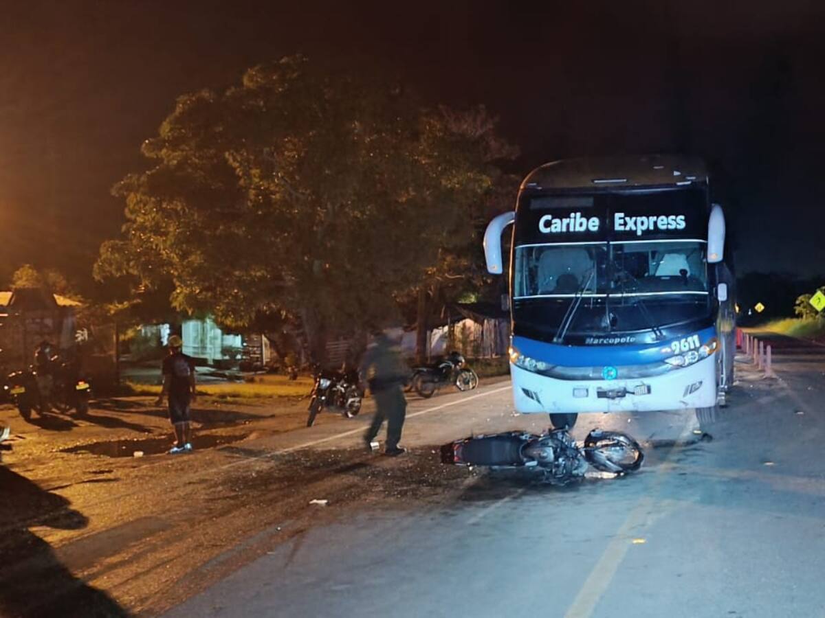 Choque entre bus y motocicleta en la vía Cordialidad dejó un muerto