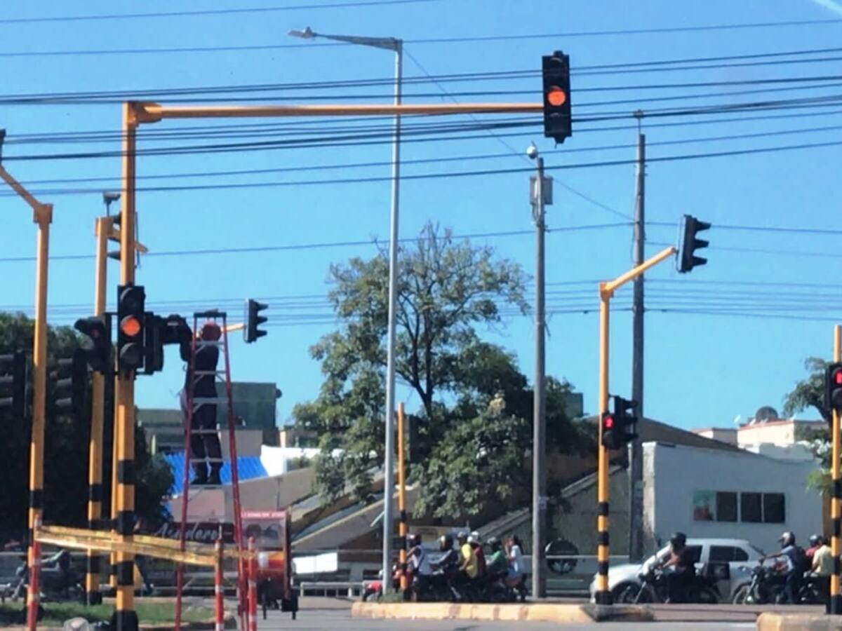 Cambian módulos led en 12 intersecciones semafóricas en Cartagena