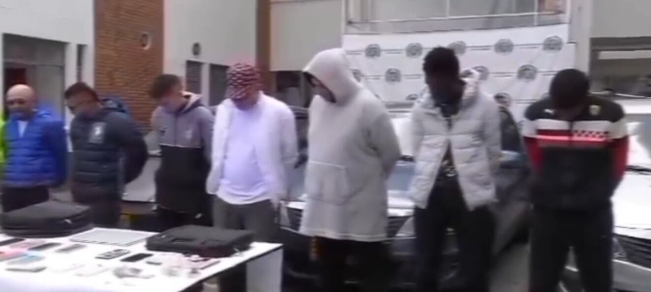 La operación, que incluyó todos los análisis en Bogotá, se realizó tras una investigación exhaustiva y permitió la incautación de vehículos y celulares utilizados por la banda delictiva.